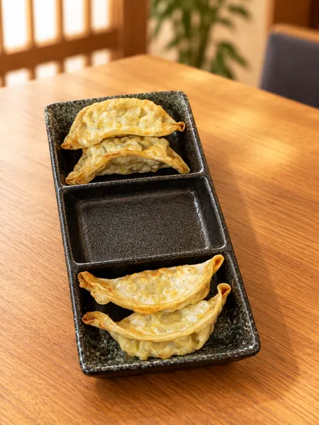Smažené vepřové, zeleninové nebo krevetové gyoza